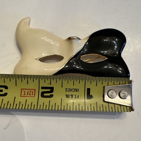 Vintage 80s Brooch Novelty Phantom of Opera Enameled Cream Black Half Face - Picture 6 of 7